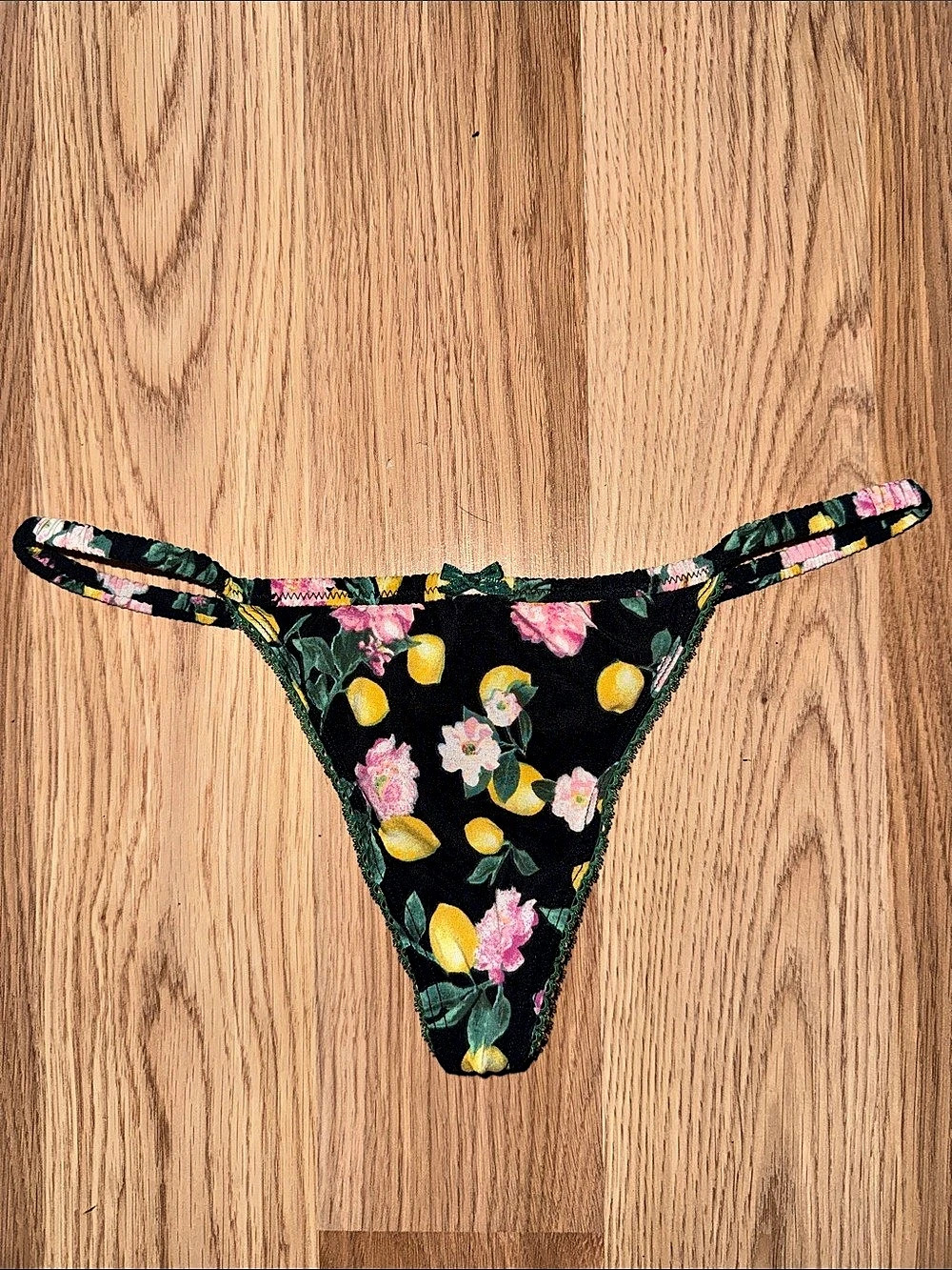 Victoria's Secret Floral Lemon Lace-Trim Thong Panty Black & Green size small
